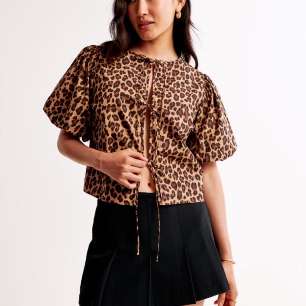 NWOT! Abercrombie & Fitch Cheetah Tie Front Top - M